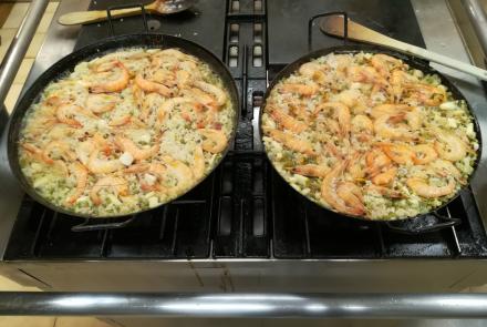 Paella de arroz y gambas